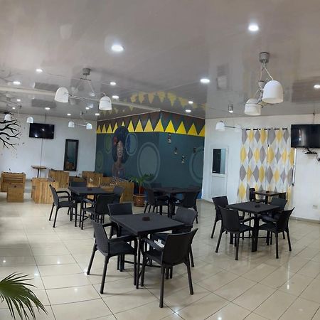 Sky Inn Hotel Фритаун Экстерьер фото