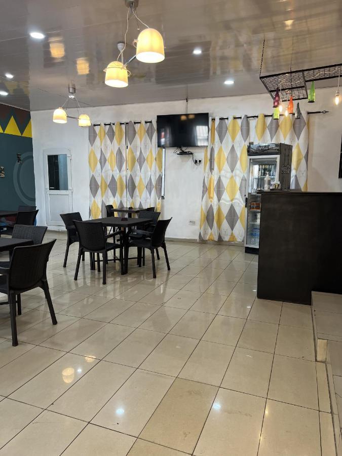 Sky Inn Hotel Фритаун Экстерьер фото
