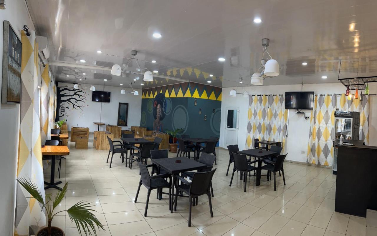 Sky Inn Hotel Фритаун Экстерьер фото