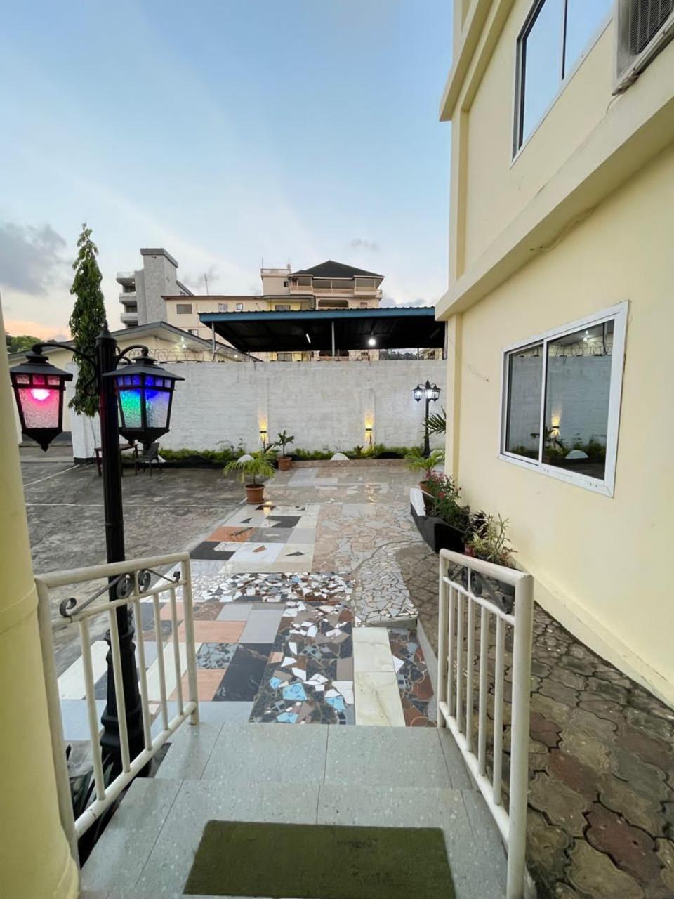 Sky Inn Hotel Фритаун Экстерьер фото