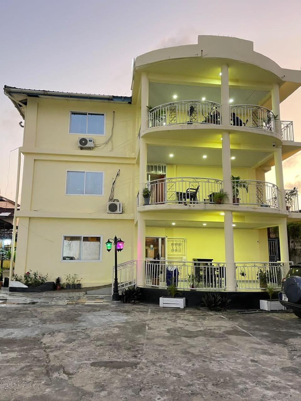 Sky Inn Hotel Фритаун Экстерьер фото